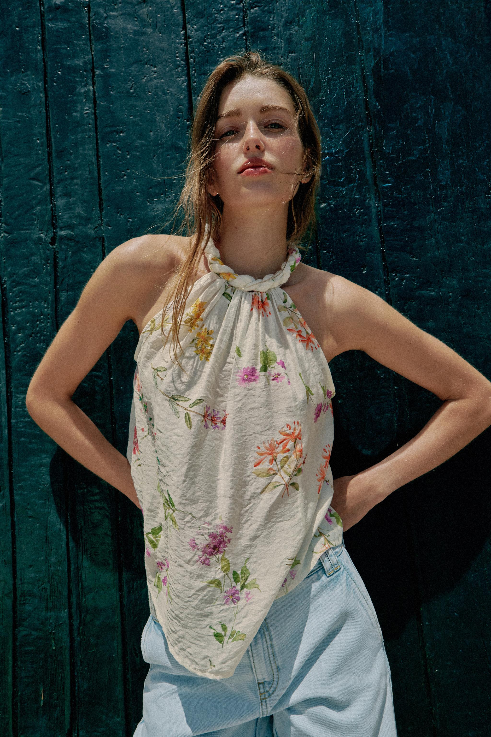 FLORAL PRINT HALTER TOP